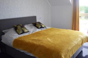 Posteľ alebo postele v izbe v ubytovaní Domek pod świerkami - "Apartamenty świerkowe"