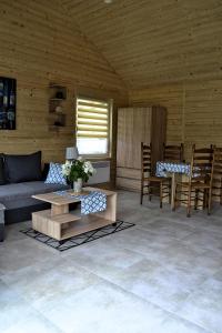 Posezení v ubytování Domek nad jeziorem, a morze w gratisie