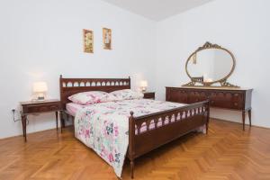 Ein Bett oder Betten in einem Zimmer der Unterkunft Apartments Dzeki