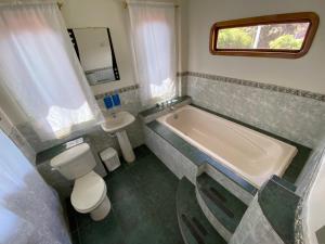 Phòng tắm tại Hostal Casa Edén