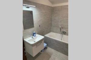 Koupelna v ubytování Apartmán za kostelem Čeladná + 37 fotografií