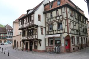 a building on the side of a street at Maison Cliquot - Appartements Colmar Centre in Colmar