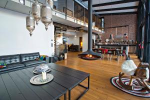 Lounge nebo bar v ubytování Oulu Loft Guesthouse