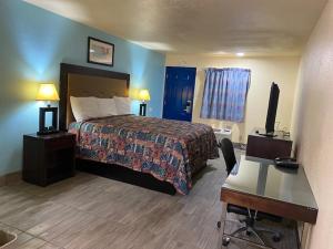 Postel nebo postele na pokoji v ubytování Texas Inn Seguin