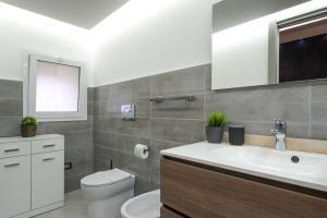 A bathroom at Suite Catania Lungomare