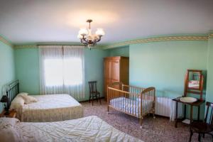 Cama o camas de una habitación en CASA RURAL ADELA