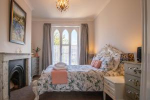 荷尼灣的住宿－Grand 1 bed Georgian Suite at Florence House, in the heart of Herne Bay and 300m from beach，相簿中的一張相片