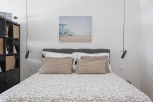 Ein Bett oder Betten in einem Zimmer der Unterkunft Apartments Left & Right with jacuzzi, 4 stars