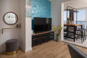 TV/Unterhaltungsangebot in der Unterkunft Apartments Left & Right with jacuzzi, 4 stars