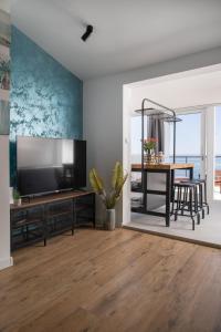 TV/Unterhaltungsangebot in der Unterkunft Apartments Left & Right with jacuzzi, 4 stars