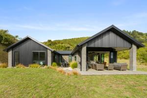 Gallery image of Raptor's Haven - Kinloch Holiday Home in Kinloch
