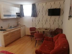 Kuchyň nebo kuchyňský kout v ubytování Tünde Apartman