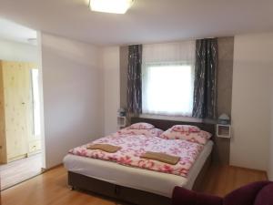 Postel nebo postele na pokoji v ubytování Tünde Apartman
