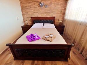 Postel nebo postele na pokoji v ubytování Ardani paradise view villa with jacuzzi