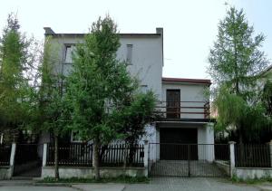 イェレニャ・グラにあるApartament u Sikorekの白い家