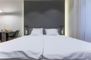 Posteľ alebo postele v izbe v ubytovaní Lampi Aparthotel Prague