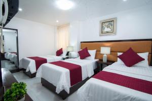 Postel nebo postele na pokoji v ubytování Diamond Hotel And Resto