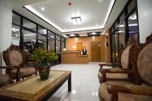 Posezení v ubytování Diamond Hotel And Resto