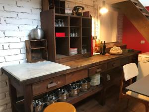 Kuchyň nebo kuchyňský kout v ubytování Gîte - L'atelier au 19
