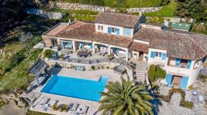 an aerial view of a house with a swimming pool at B&B Villa Ganesh in Le Rouret