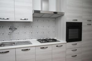 Η κουζίνα ή μικρή κουζίνα στο N143 - Numana, bellissimo trilocale a 100mt dal mare