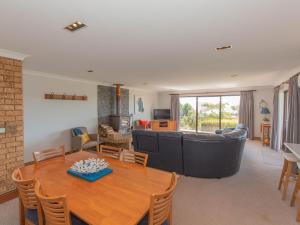a living room with a table and a couch at Aviemore 4 14 Cobbodah Street in Jindabyne