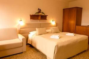 Postel nebo postele na pokoji v ubytování Hotel VÍTKOVA HORA