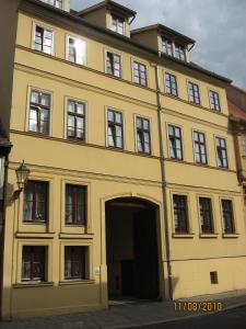 Tòa nhà nơi căn hộ tọa lạc