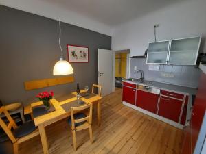 a kitchen and dining room with a table and chairs at Ferienwohnungen-In-Bacharach in Bacharach