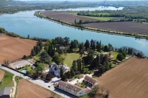 Gallery image of Domaine des Cèdres - Hôtel, gîtes et insolites in Villebois