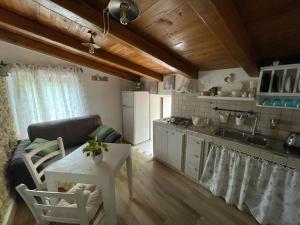 Kuchyň nebo kuchyňský kout v ubytování B&B IL VOLO