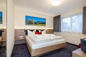 A bed or beds in a room at Apart Zwingerhof