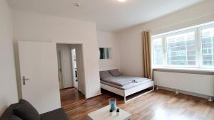 a living room with a bed and a window at Moderne City Apartments im Stadtzentrum in Kiel