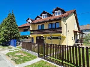Budova, v ktorej sa apartmán nachádza