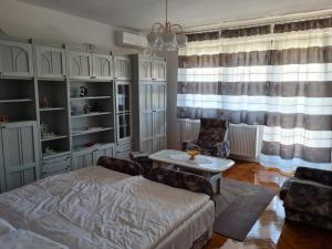 Posteľ alebo postele v izbe v ubytovaní Gyöngyvirág Apartman Lenti
