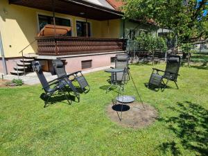 Vonkajšia záhrada v ubytovaní Gyöngyvirág Apartman Lenti