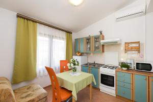 Kuchyň nebo kuchyňský kout v ubytování Apartments Marija