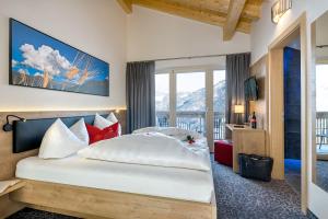 A bed or beds in a room at Apart Zwingerhof
