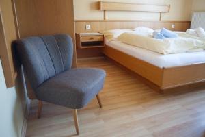 Postel nebo postele na pokoji v ubytování Weingut & Gästehaus Dombi Weiss