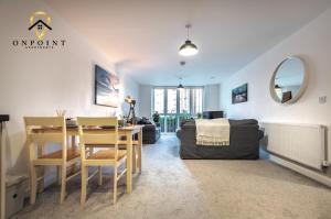 Gallery image of OnPoint- AMAZING Apartment Perfect for Business/Work/Leisure! in Reading