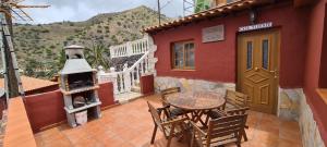 a patio with a table and a wood stove at Casa Rural Vicente in Vallehermoso