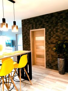 Zdjęcie z galerii obiektu APARTAMENT ELEGANCE YELLOW w Nautica Resort w mieście Giżycko