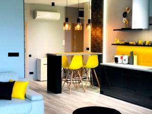 Część wypoczynkowa w obiekcie APARTAMENT ELEGANCE YELLOW w Nautica Resort