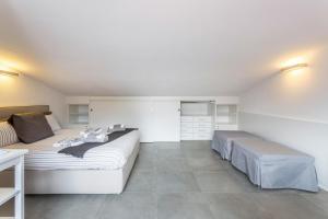 Posteľ alebo postele v izbe v ubytovaní New Eleven Apartment on Como Lake
