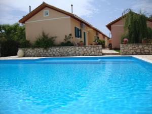 The swimming pool at or close to Camping Village Episkopos