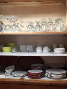a shelf with dishes and glass jars and plates at Stadthaus mitten im Künstlerviertel von Artá mit zwei Wohnungen in Artá