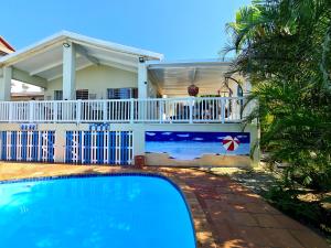 Der Swimmingpool an oder in der Nähe von Ruby Sands Exclusive Holiday home