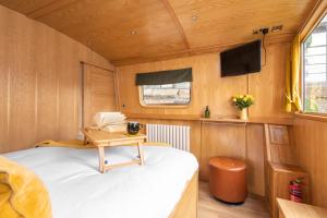 Postel nebo postele na pokoji v ubytování Edinburgh - Houseboats
