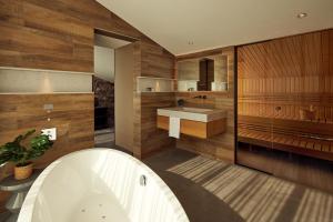 Koupelna v ubytování Van der Valk Hotel Leeuwarden