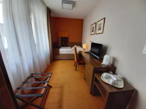 Μια τηλεόραση ή/και κέντρο ψυχαγωγίας στο Hotel BELASSI